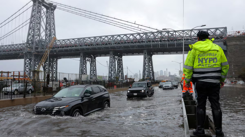 Avenidas convertidas en “río” durante las lluvias extremas en Nueva York.