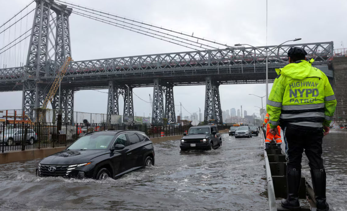 Avenidas convertidas en “río” durante las lluvias extremas en Nueva York.