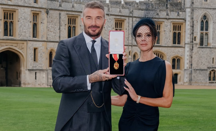 Beckham aceptó el prestigioso título de caballero en reconocimiento a sus excepcionales servicios al deporte y a la beneficencia.