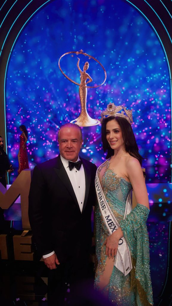 El presidente de la Organización Miss Universo, Raúl Rocha, difundió este martes un mensaje en video a través de las redes oficiales del concurso.