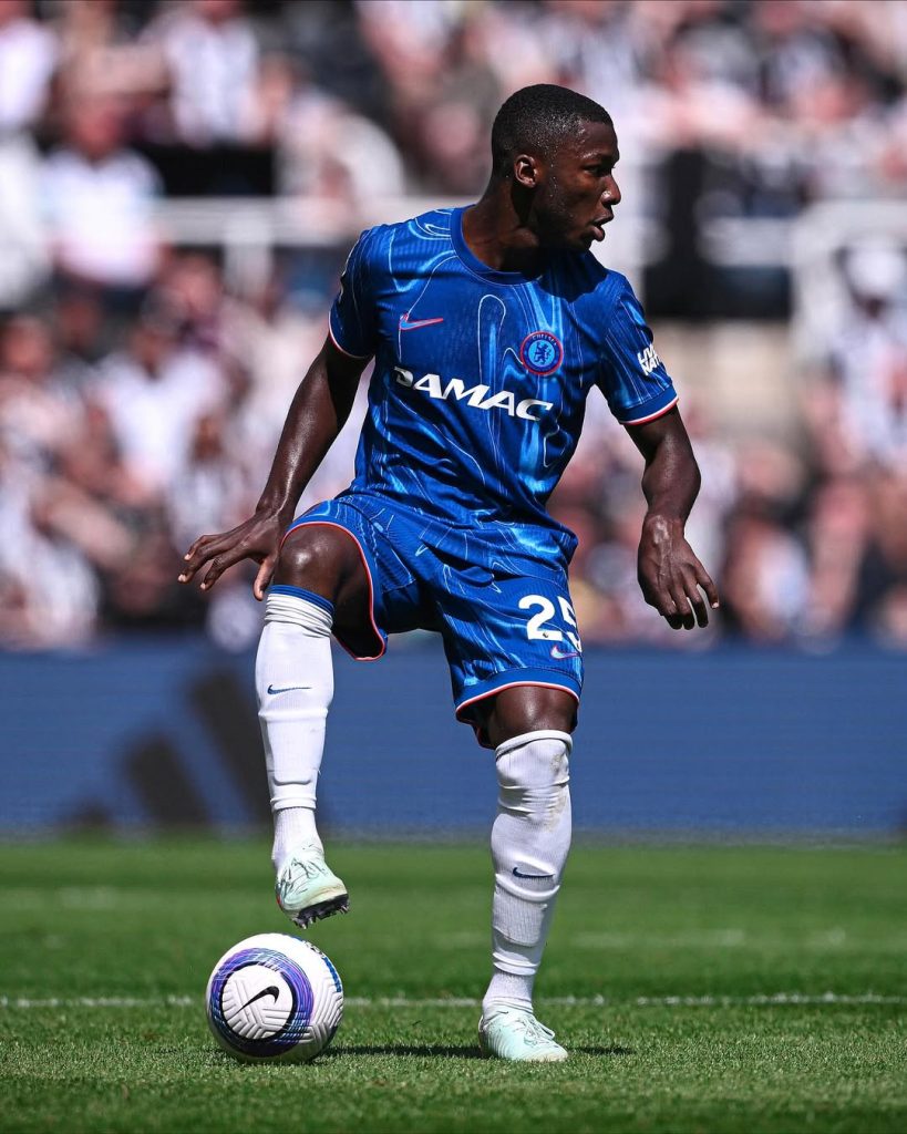 Caicedo fue determinante en la ofensiva al asistir de gran manera a João Pedro para el único gol del compromiso.