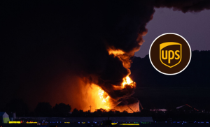 El avión de carga se estrelló contra tierra, afectando al menos a dos negocios cercanos.