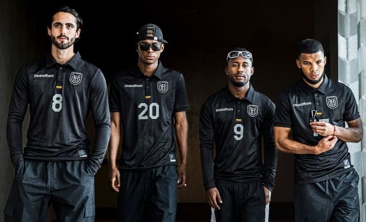 La prenda representa la unión de generaciones y captura la esencia pura del fútbol en Ecuador.