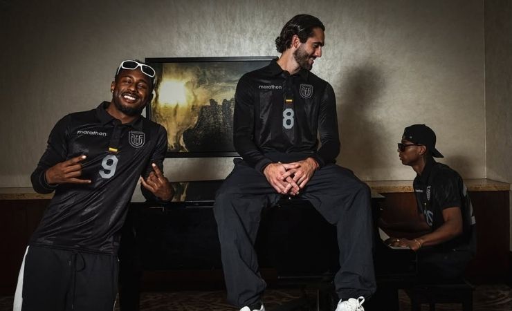 El color negro simboliza la tinta con la que se escribieron las primeras páginas de la historia del fútbol ecuatoriano.