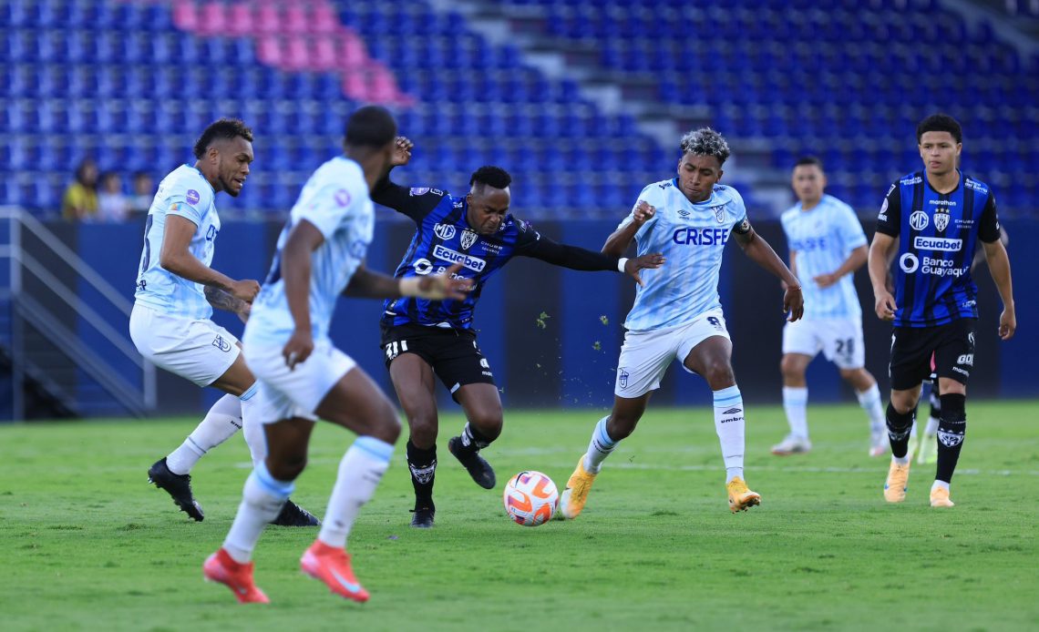 Con doblete de José Fajardo, el 'Trencito Azul' sorprendió a Independiente del Valle en Chillo Jijón. Foto: @IDV_EC