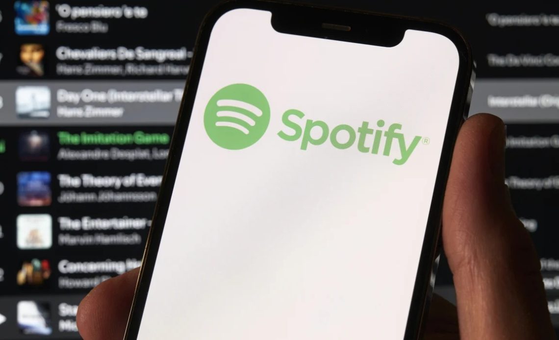 Spotify presentó una nueva herramienta llamada Listening Stats, que ofrece a los usuarios un resumen semanal de sus artistas, canciones y hábitos de escucha.