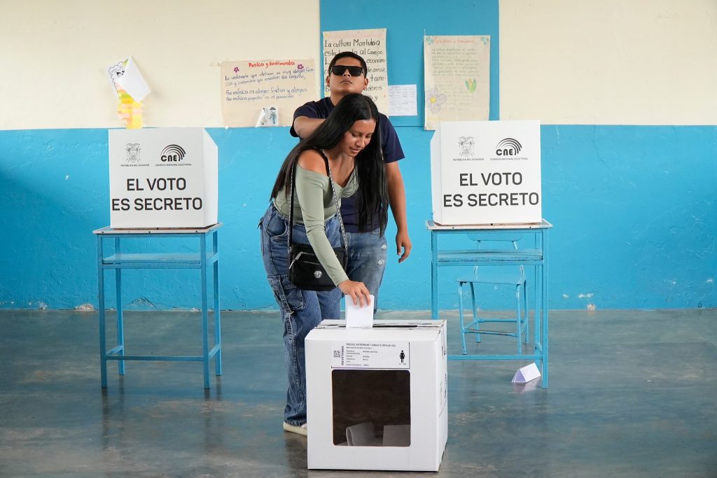 En esta jornada, los ecuatorianos responderán cuatro preguntas clave.