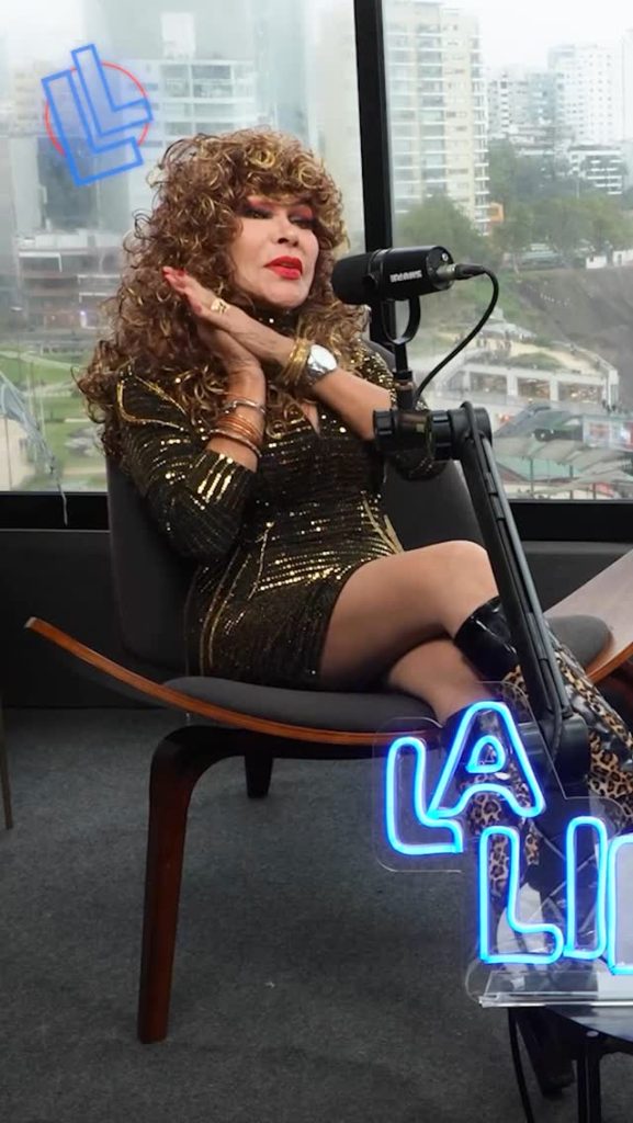 Su constante presencia y actividad en plataformas digitales como TikTok y YouTube la mantienen vigente.