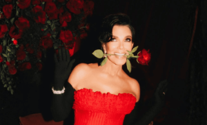 La fiesta, organizada por los seis hijos de Jenner contó con un ambiente temático inspirado en el universo de James Bond.