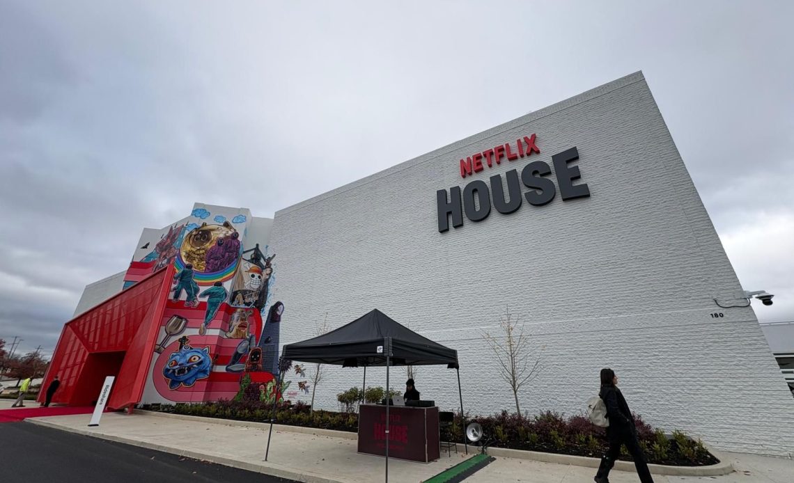Netflix abrió su primer parque temático, llamado Netflix House, en Filadelfia.