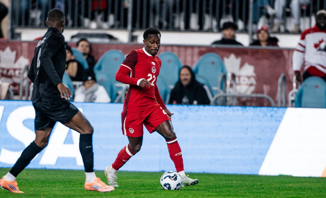 Con un jugador más en cancha casi todo el partido, Ecuador no pasó del empate ante Canadá.