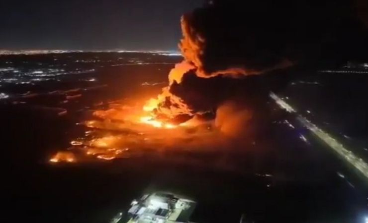 El estruendo alertó a todos los vecinos, y el fuego causó daños en al menos cinco plantas del complejo.