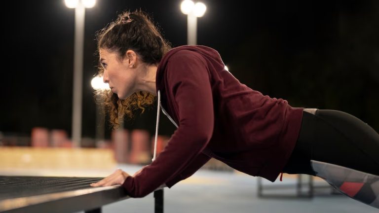 Expertos en salud recomiendan evitar entrenamientos intensos durante la noche, debido a su impacto en el sistema nervioso, la frecuencia cardíaca y la calidad del sueño.