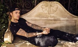 El artista detalló el doloroso incidente durante una transmisión de cuatro horas en Twitch.