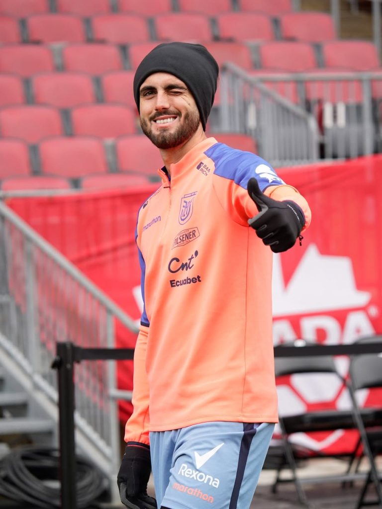 La formación sugiere que Kevin Rodríguez y Leonardo Campana serán los encargados de buscar los goles.