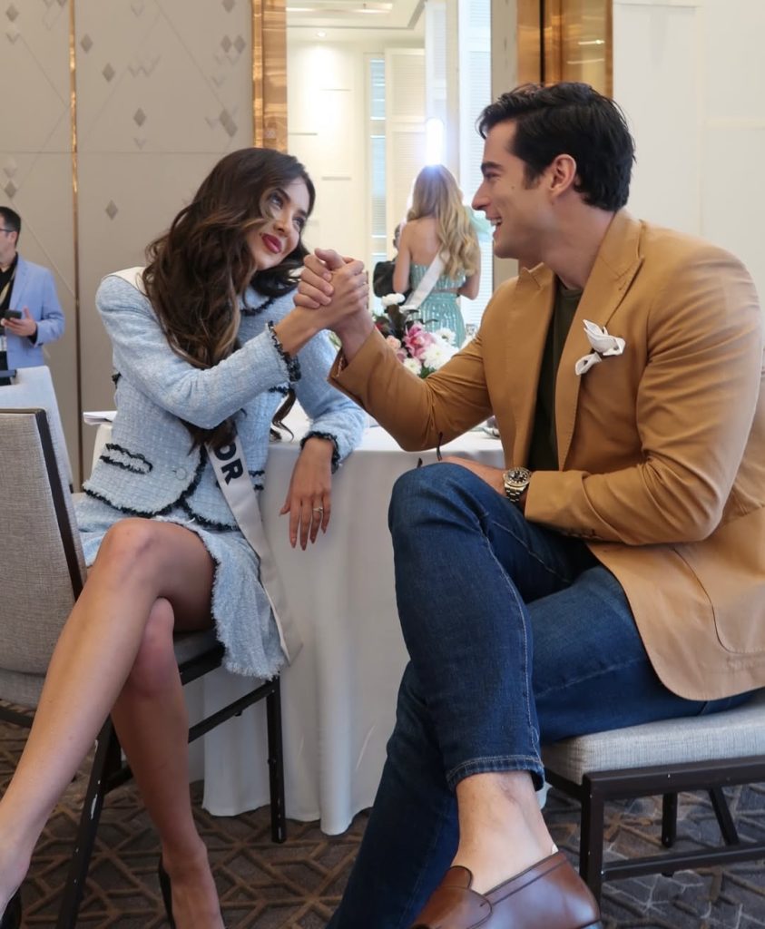 Carrera agradeció la actitud de Mejía durante la reunión, destacando que logró sacar sonrisas tanto a él como a los ejecutivos presentes en el evento.