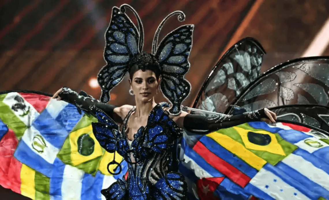 Miss Universo Latina: Su desfile con su traje impresionante.