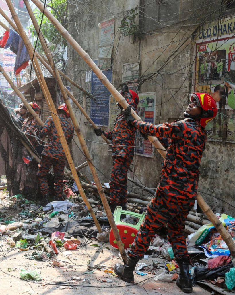 El epicentro del sismo se localizó cerca de la ciudad de Narsingdi, a unos 50 kilómetros de Daca.