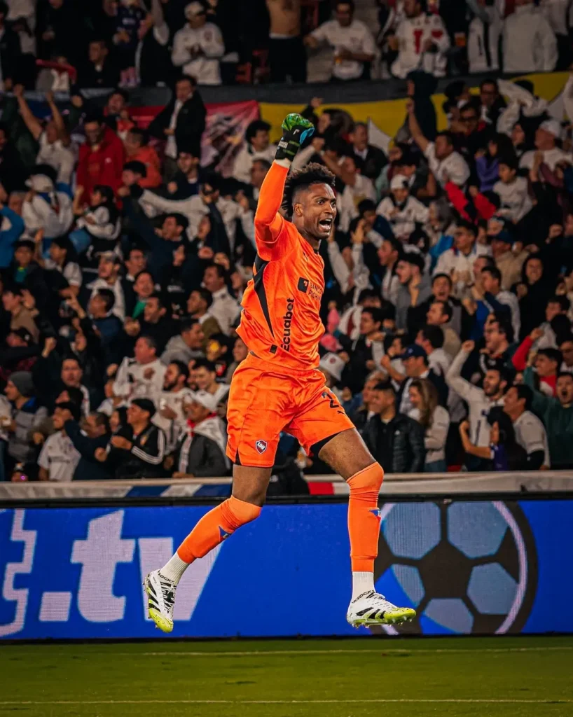 A pesar del evidente malestar por la hora del encuentro, el portero destacó la mentalidad del plantel de Liga de Quito.