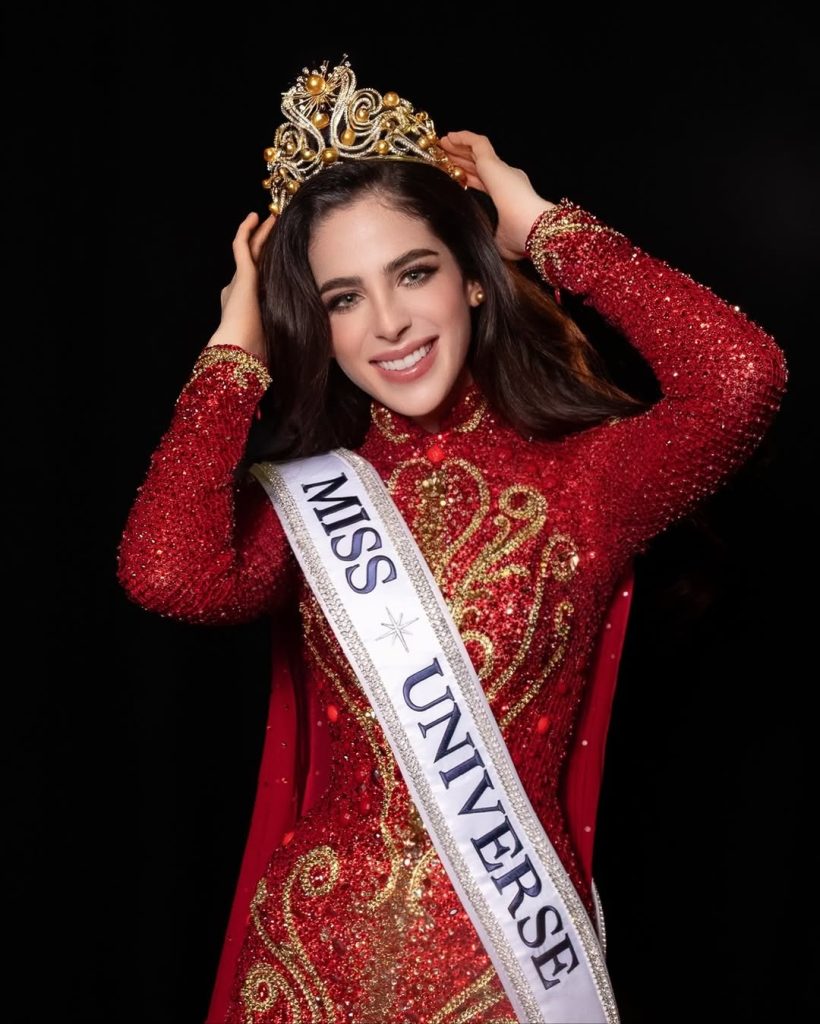 La reciente edición de Miss Universo 2025, donde la mexicana Fátima Bosch se llevó la corona el 21 de noviembre en Tailandia, enfrenta una intensa controversia.