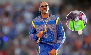 En las imágenes, se observa a un talentoso mimo imitar a detalle a las personas que circulaban por una calle guayaquileña.