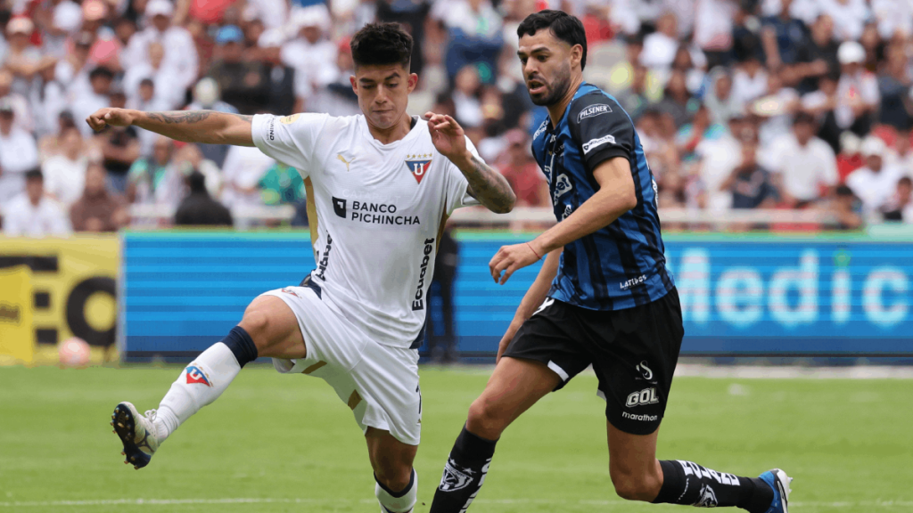 Independiente del Valle visita a Liga de Quito en el Estadio Rodrigo Paz Delgado.