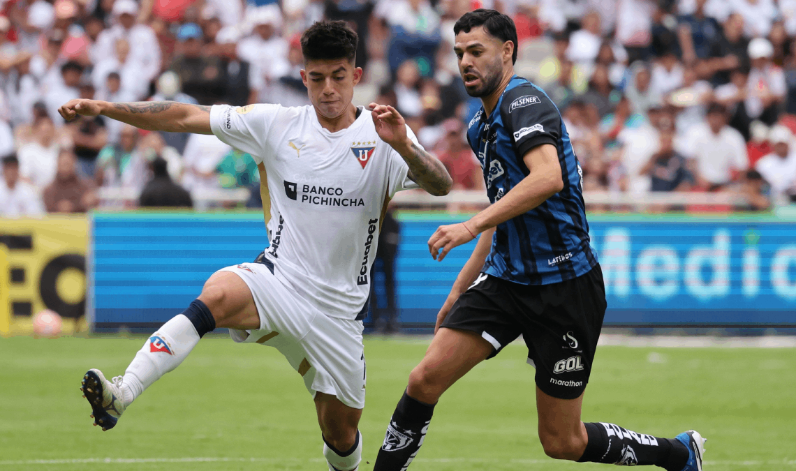 Independiente del Valle visita a Liga de Quito en el Estadio Rodrigo Paz Delgado.