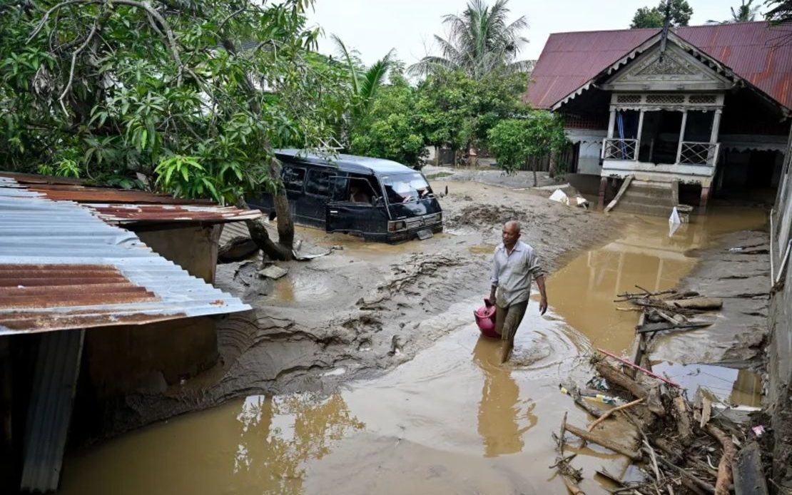 Las inundaciones en Indonesia, Tailandia y Sri Lanka dejan cientos de muertos y millones de afectados en el sudeste asiático.