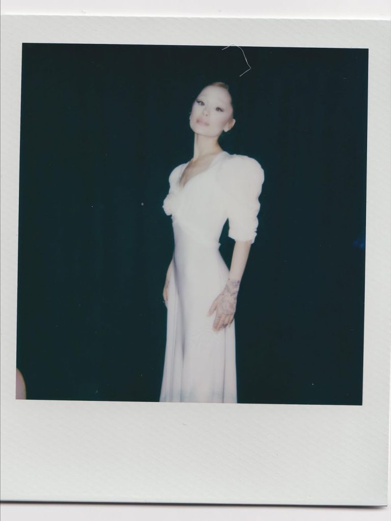 Ariana Grande apuntó que las críticas sobre la apariencia generan incomodidad en cualquier contexto, no solo a las figuras públicas.