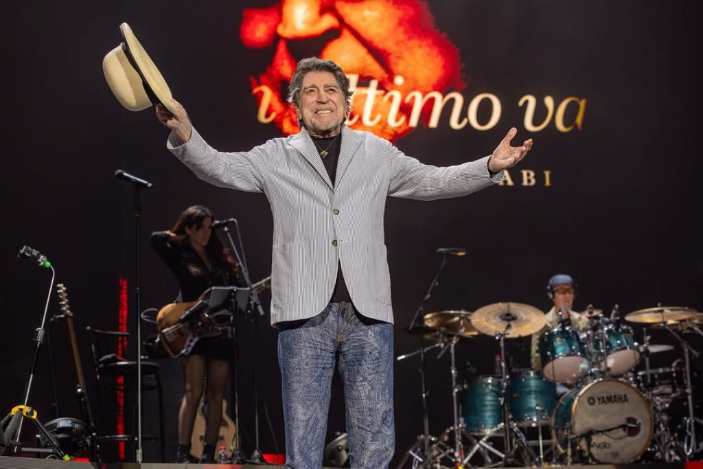 Joaquín Sabina se despidió definitivamente de los escenarios con un concierto memorable en el Movistar Arena de Madrid, ante 12.000 personas.