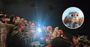 La iniciativa permitió que dueños y caninos compartieran la emoción del estreno en un ambiente completamente pet friendly.