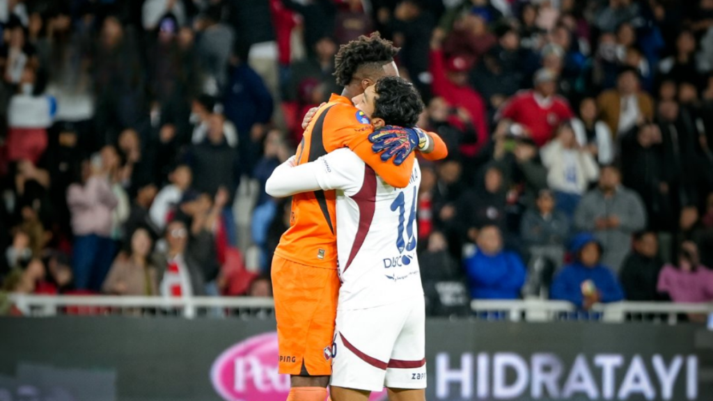 Pese a que Emelec ganó 0-1 en 90 minutos, Liga de Quito fue superior en penales y jugará la final de Copa Ecuador.