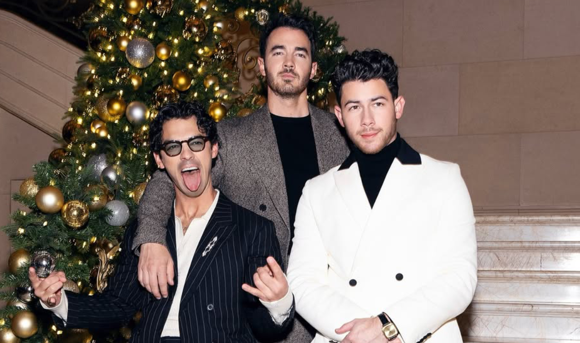 Han pasado 16 años desde el estreno de la última entrega. Ahora, Joe, Nick y Kevin Jonas vuelven para reafirmar la importancia cultural de la franquicia.