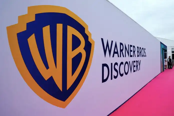Warner Bros. Discovery sigue adelante con sus planes de dividirse en dos mitades que coticen en bolsa en 2026.