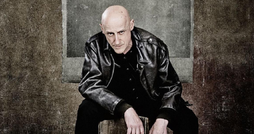 Durante más de cuatro décadas, el nombre de Jorge Ilegal estuvo indisolublemente ligado al rock español más genuino y sin concesiones.