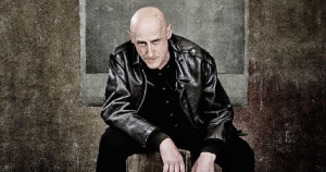 Durante más de cuatro décadas, el nombre de Jorge Ilegal estuvo indisolublemente ligado al rock español más genuino y sin concesiones.