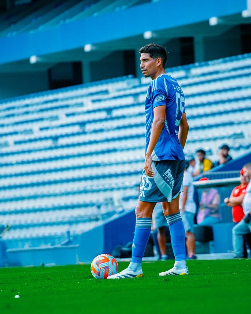 José Francisco Cevallos, mediocampista del equipo ‘eléctrico’, expresó públicamente su indignación por las decisiones arbitrales durante el partido.