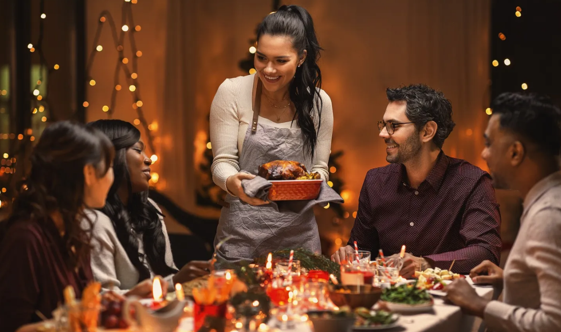 Las familias ecuatorianas mantienen una variada tradición gastronómica en Navidad, con platos típicos como el pavo y arroz festivo.