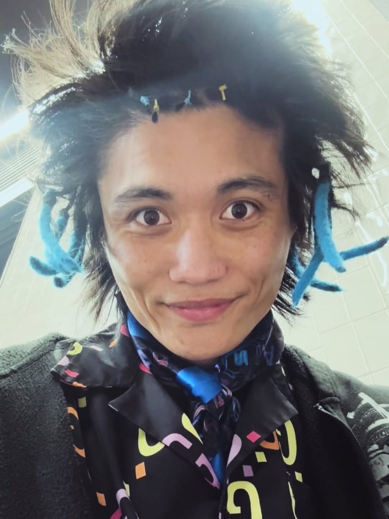 Johnson Wen, el joven australiano de 26 años conocido en redes sociales como “Pyjama Man”, reapareció este martes en Australia y rápidamente volvió a ser protagonista de un incidente.