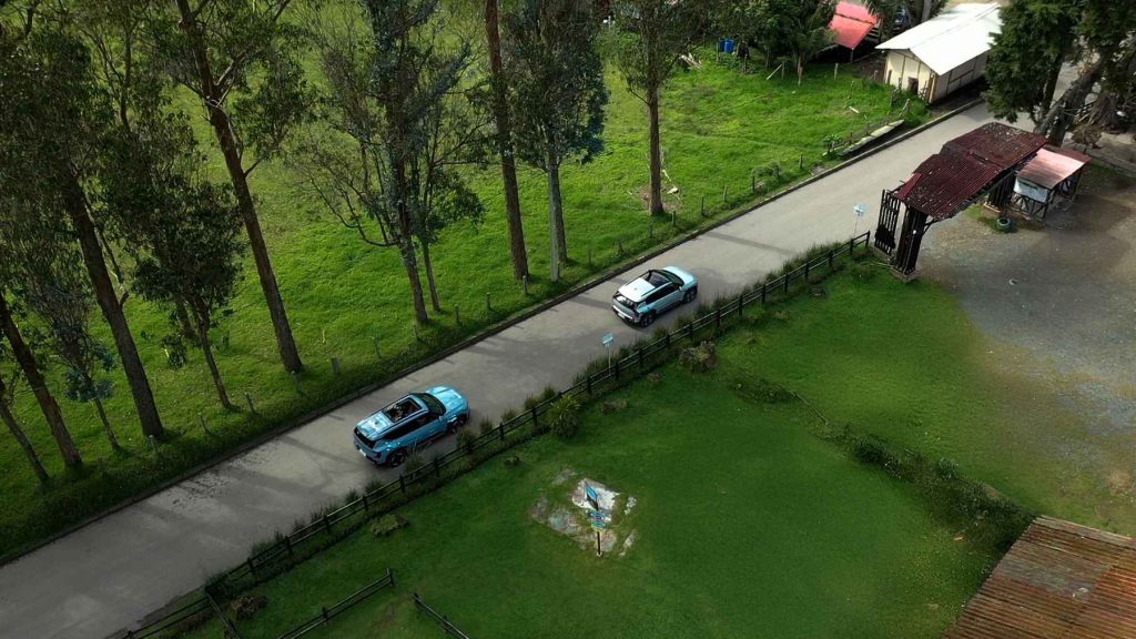 La tecnología de los Kia EV3 y EV5, como el frenado regenerativo y la función V2L, acompañó a los aventureros en cada parada, convirtiendo al vehículo en aliado de ruta y fuente de energía.