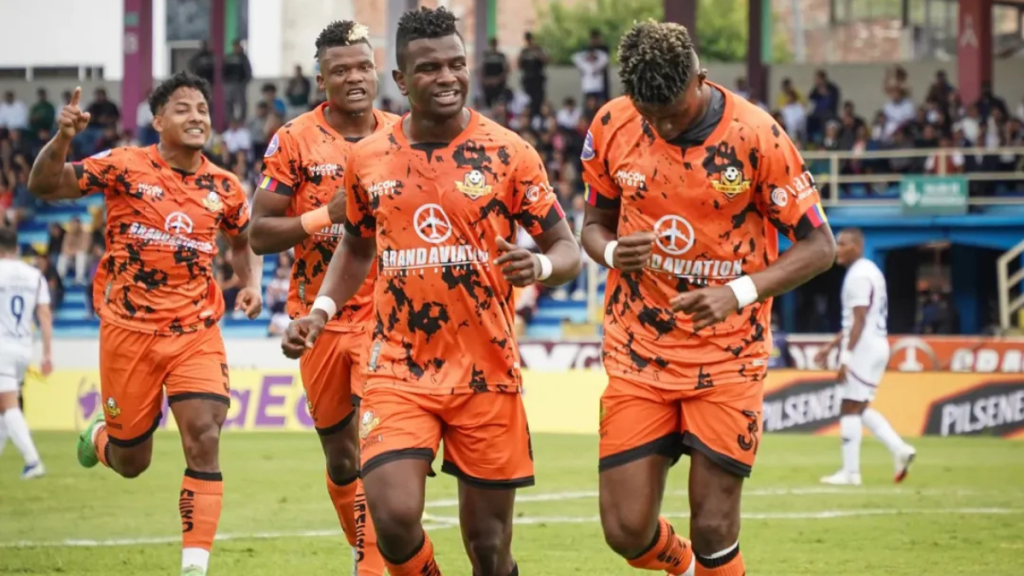 Liga de Quito cayó 2-1 ante Libertad en Loja y complica su lucha por el segundo lugar de la LigaPro.