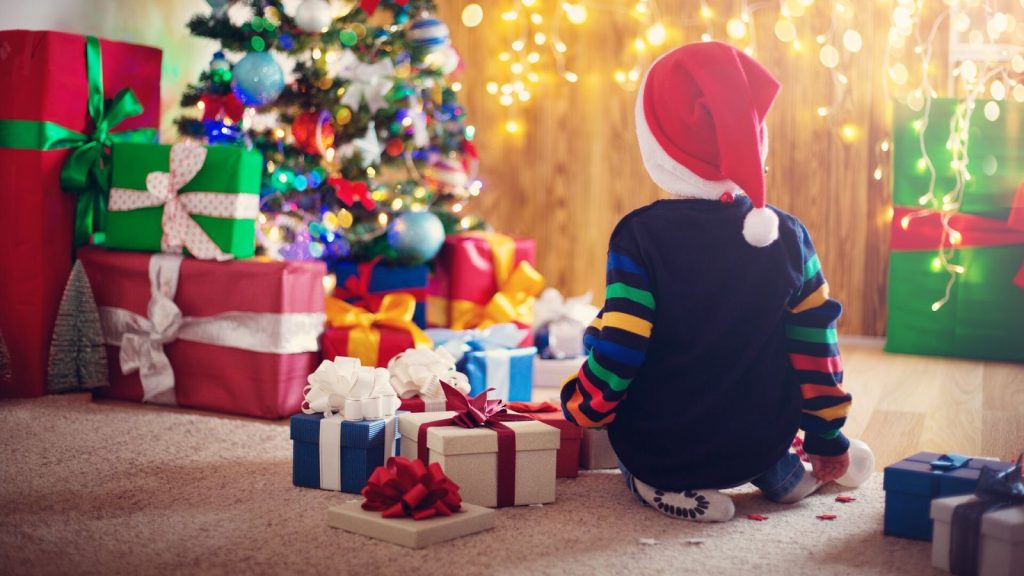 La Navidad se asocia inevitablemente con Santa Claus, sus elfos y la alegría de recibir regalos.
