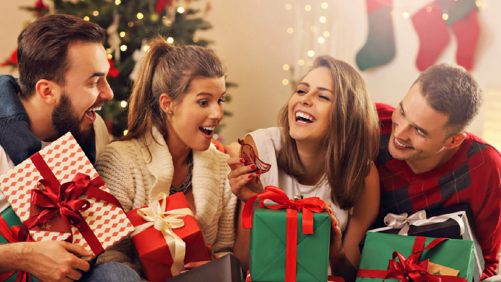 La tradición de hacer regalos navideños existe desde hace siglos.