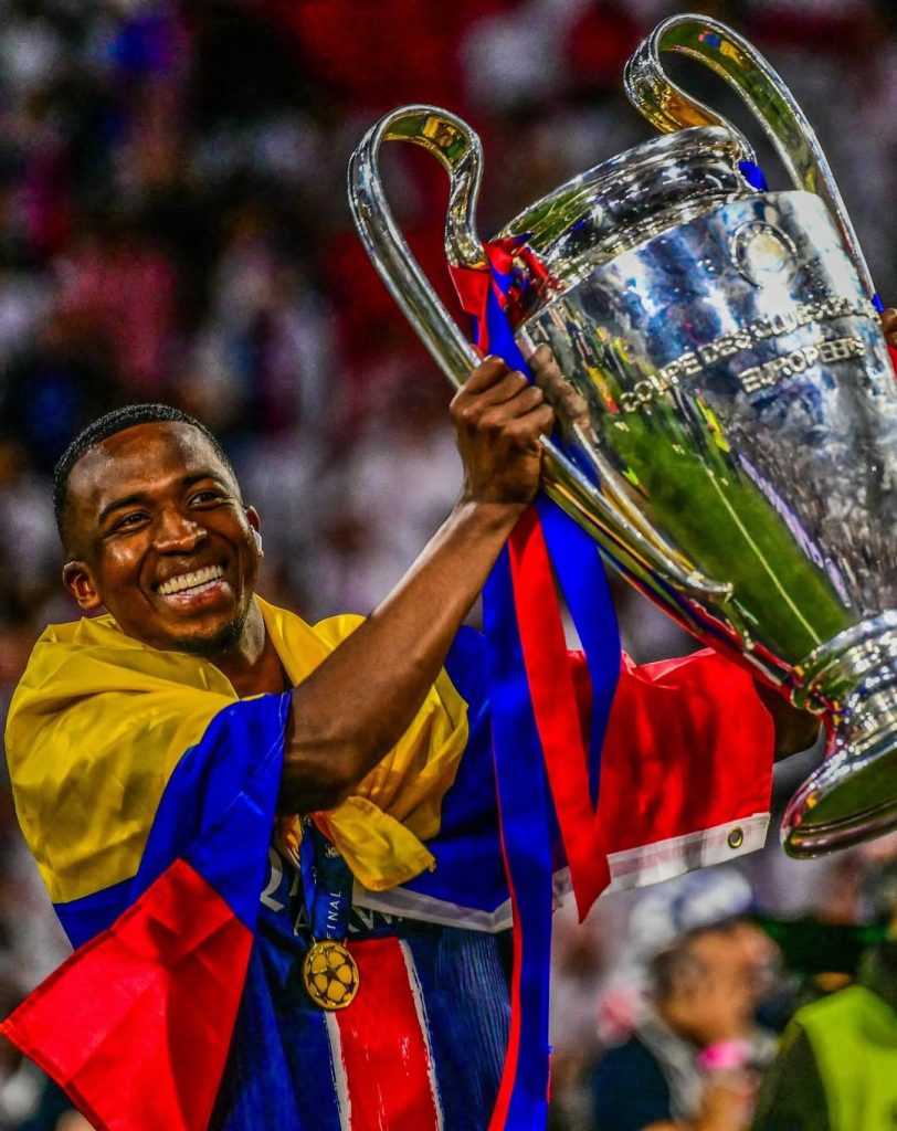 El tricolor confirma su estatus como uno de los mejores defensas centrales del planeta.