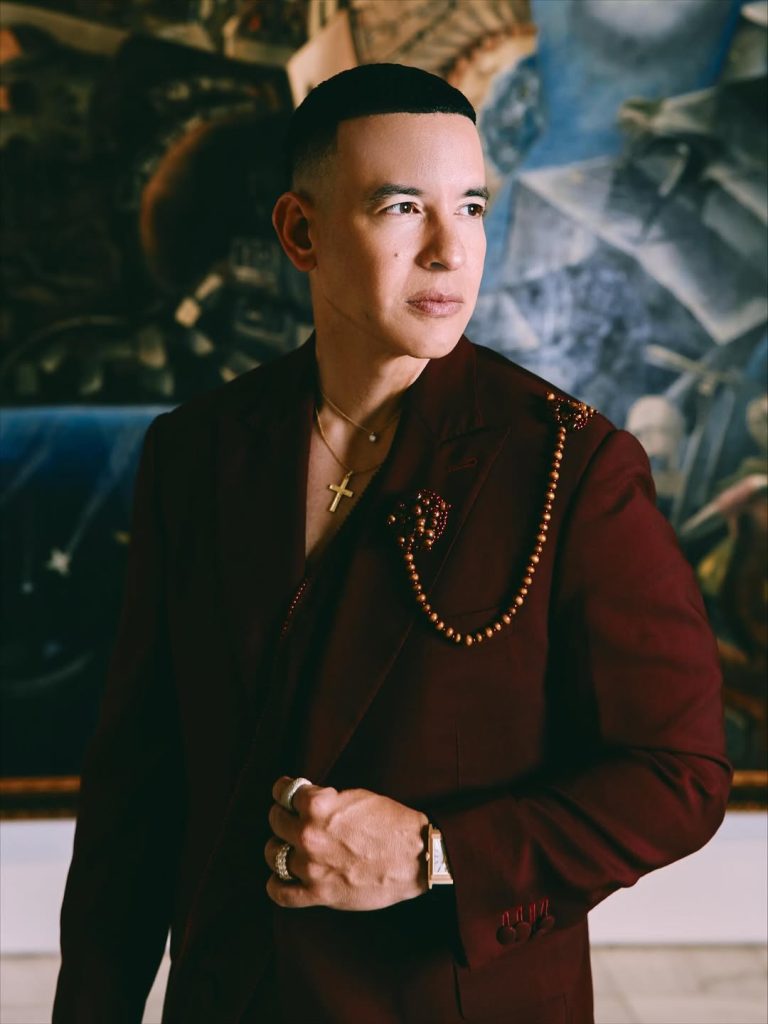 González alega que su exesposo Ramón Ayala gestionó la acción, a pesar de que el artista no tenía autoridad como signatario en las cuentas corporativas.