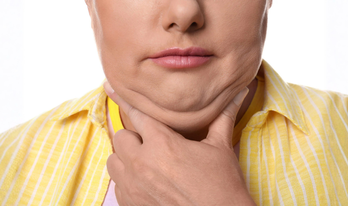 La grasa del cuello puede reducirse de forma natural con hábitos saludables. Expertos explican qué funciona y qué no.