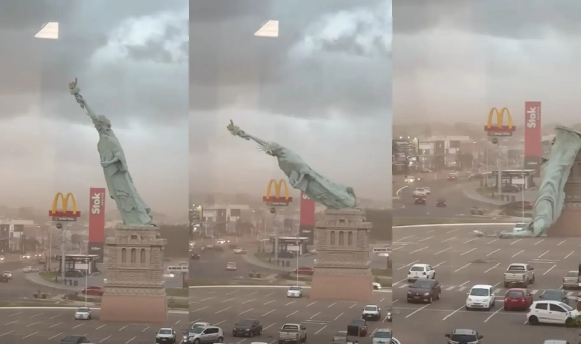 La réplica de la Estatua de la Libertad quedó destruida tras desplomarse en Guaíba, sur de Brasil, el 15 de diciembre de 2025.
