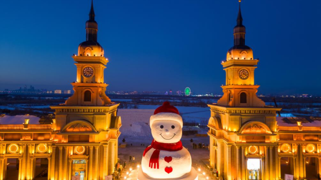 El muñeco de nieve gigante de 19 metros instalado en Harbin, China, se convirtió en la foto favorita del invierno 2025.
