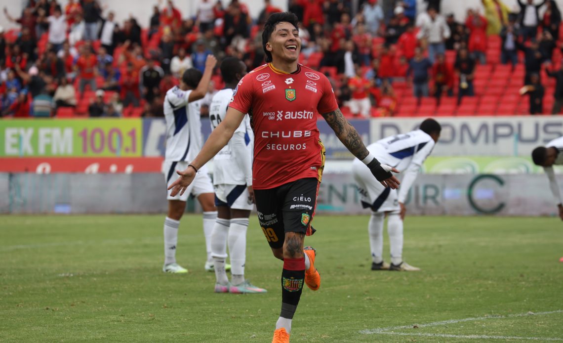 Deportivo Cuenca logró clasificar a Copa Sudamericana luego de golear 4-0 a Emelec en condición de local.