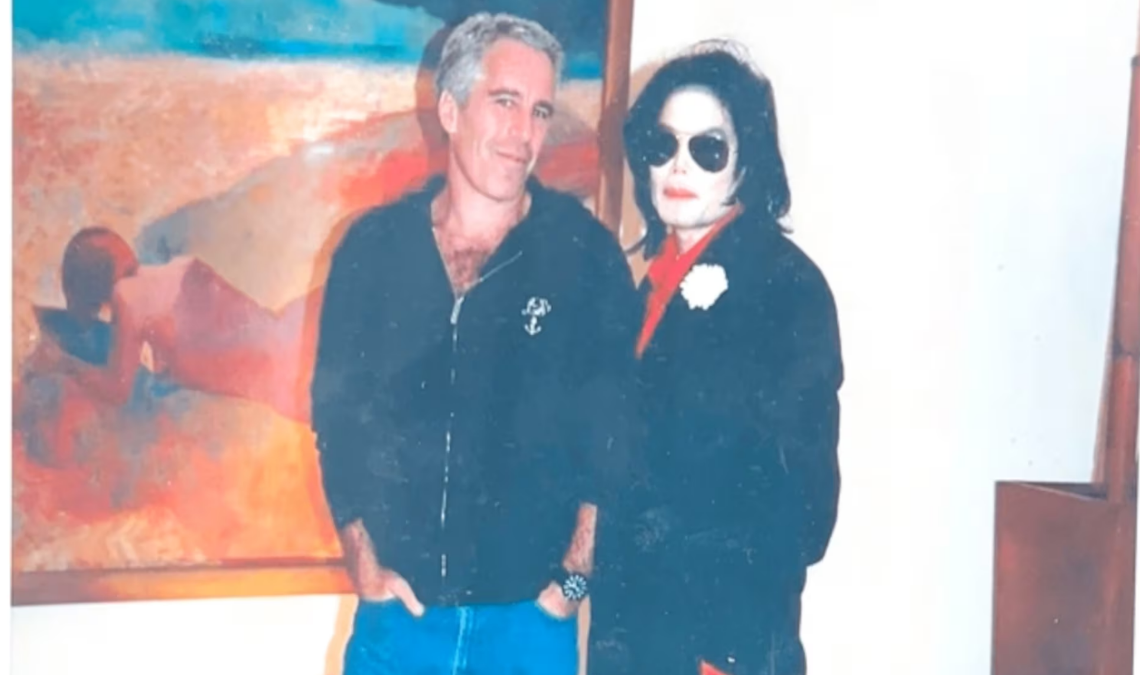 La reciente divulgación de nuevas imágenes y documentos vinculados a Jeffrey Epstein por el Departamento de Justicia de EE. UU. vuelve a poner el foco en uno de los mayores escándalos judiciales.